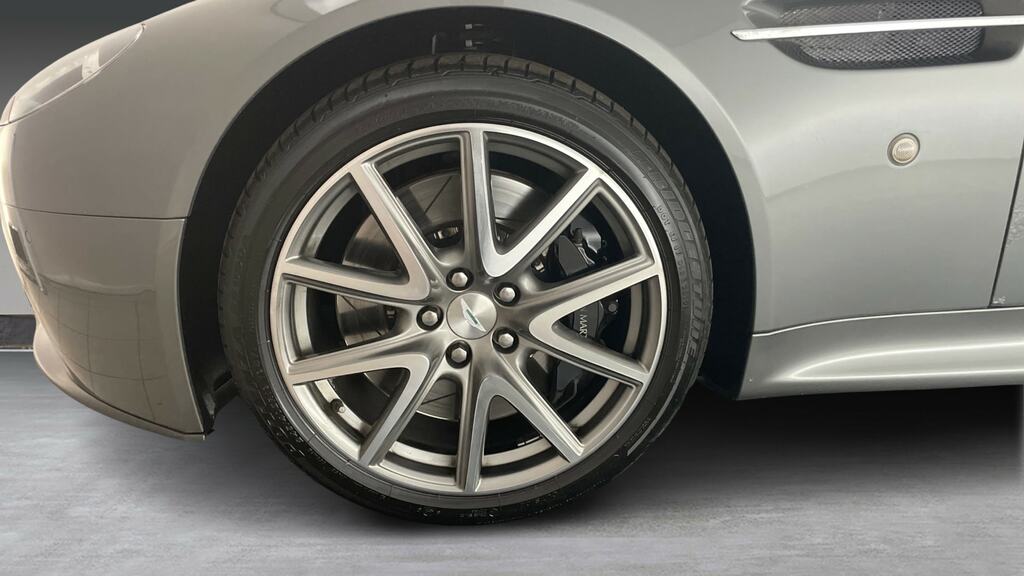 Aston Martin V8 Coupe Manual Silver #26