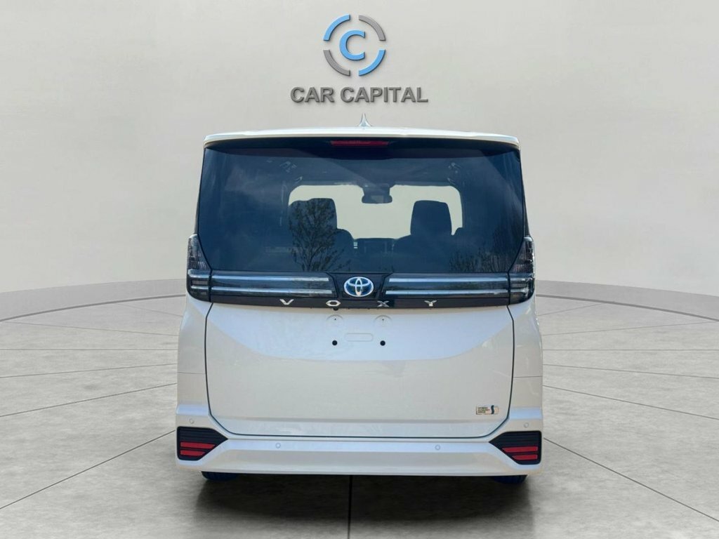 Toyota Noah Mpv Black #5