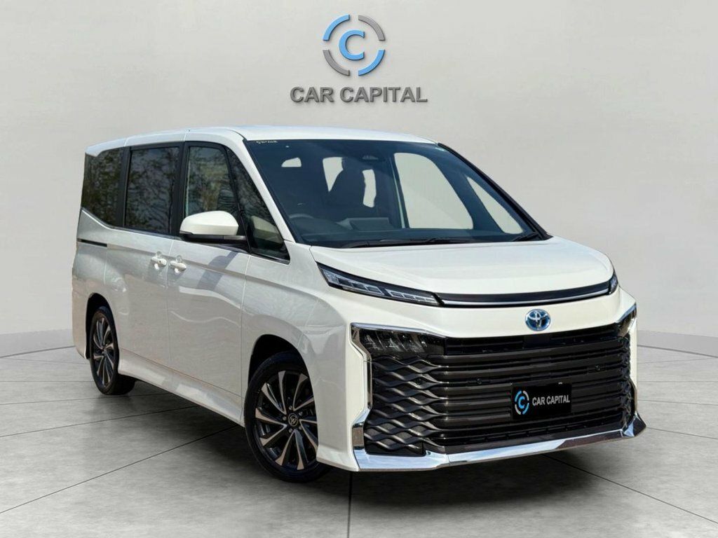 Toyota Noah Mpv Black #2