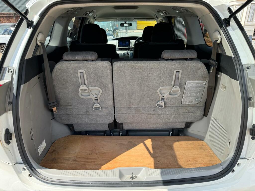 Toyota Estima 2.4 Hybrid White #23