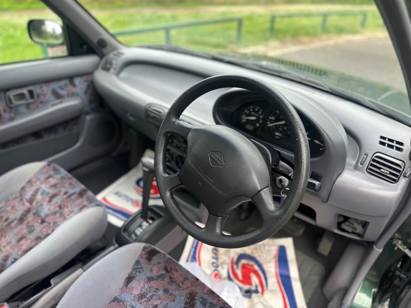 Nissan Micra Micra Shape White #28
