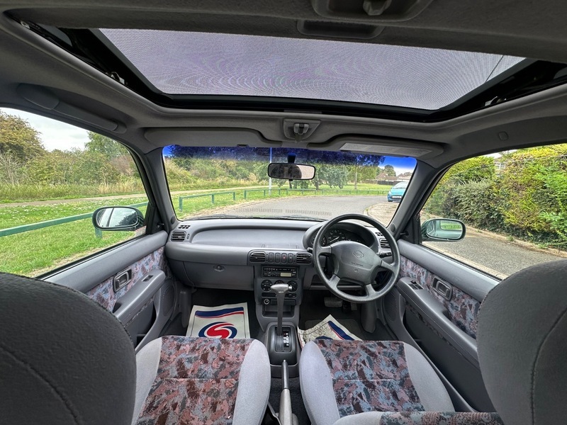 Nissan Micra Micra Shape White #25