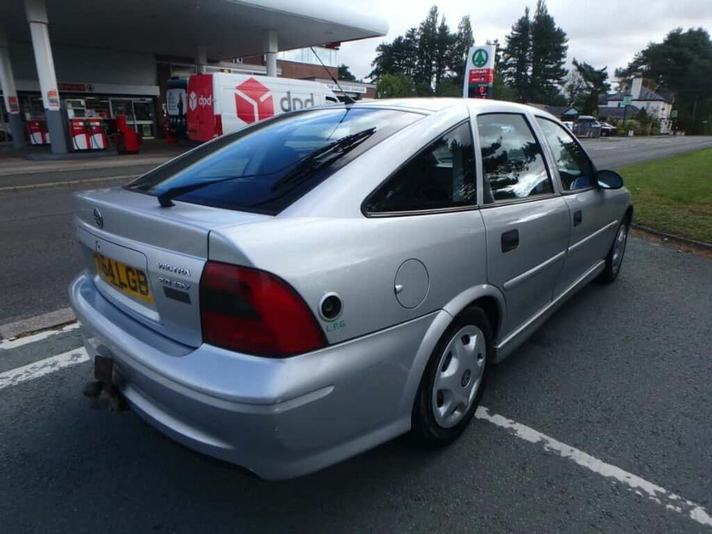 Vauxhall Vectra Tourer 16V 5-Door Silver #7