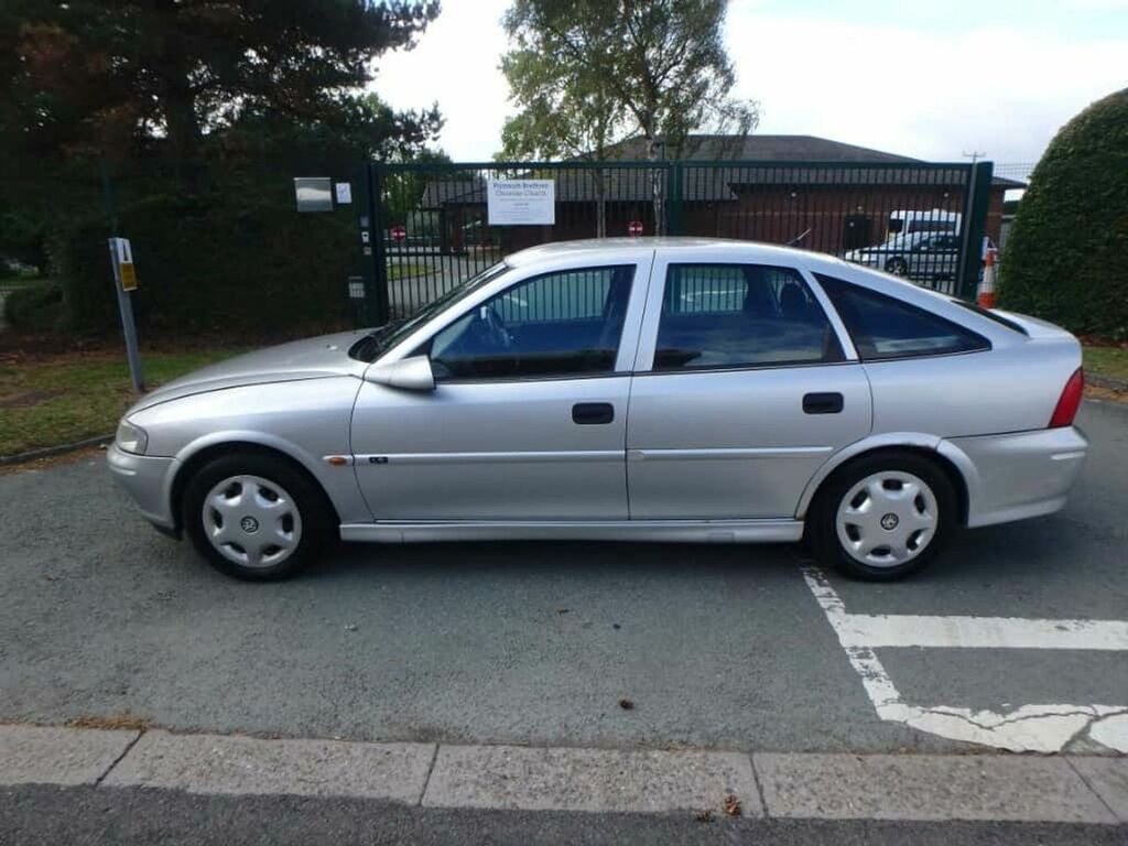 Vauxhall Vectra Tourer 16V 5-Door Silver #4