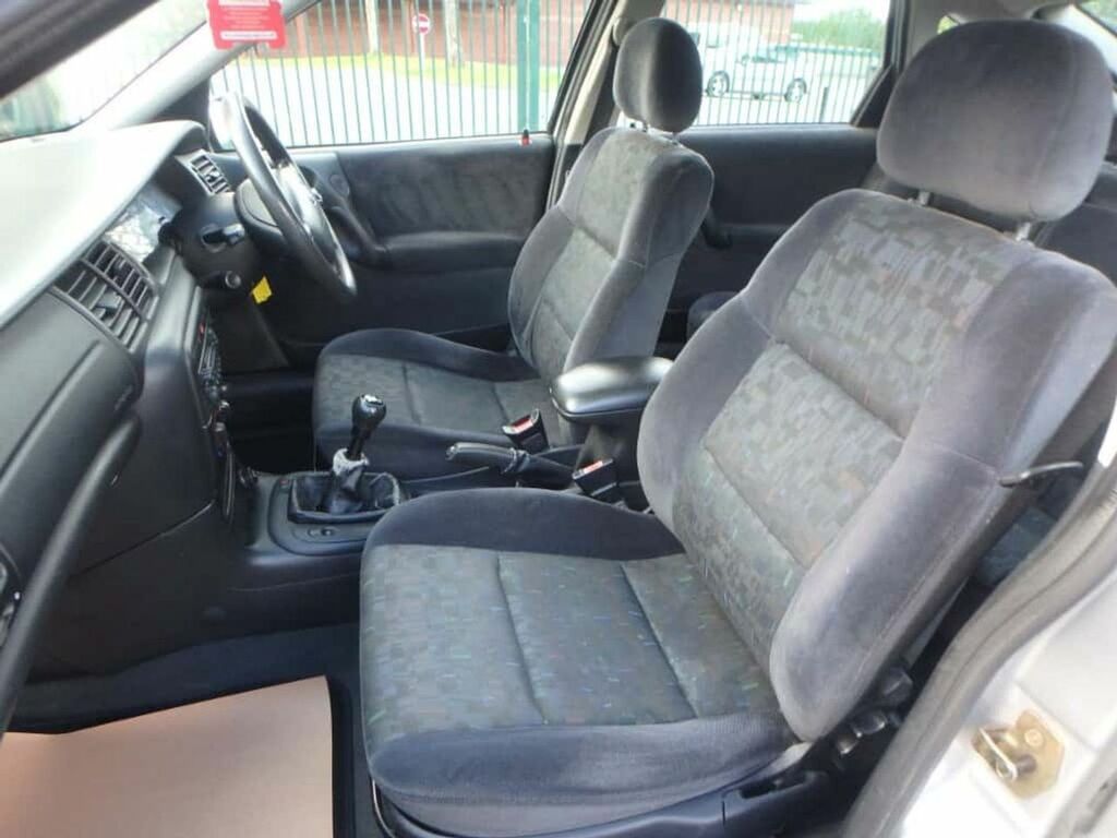 Vauxhall Vectra Tourer 16V 5-Door Silver #13