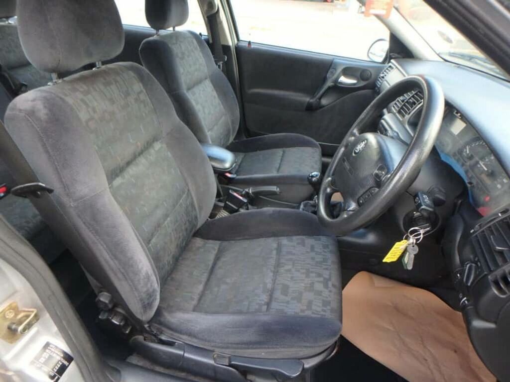 Vauxhall Vectra Tourer 16V 5-Door Silver #14