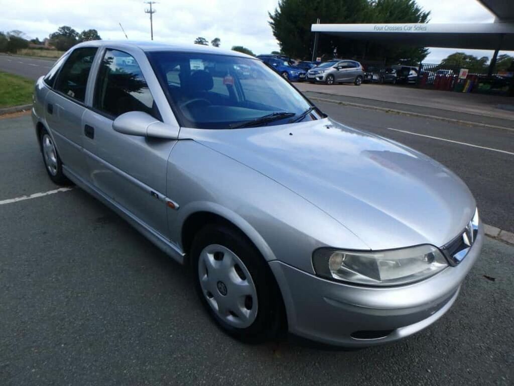 Vauxhall Vectra Tourer 16V 5-Door Silver #1