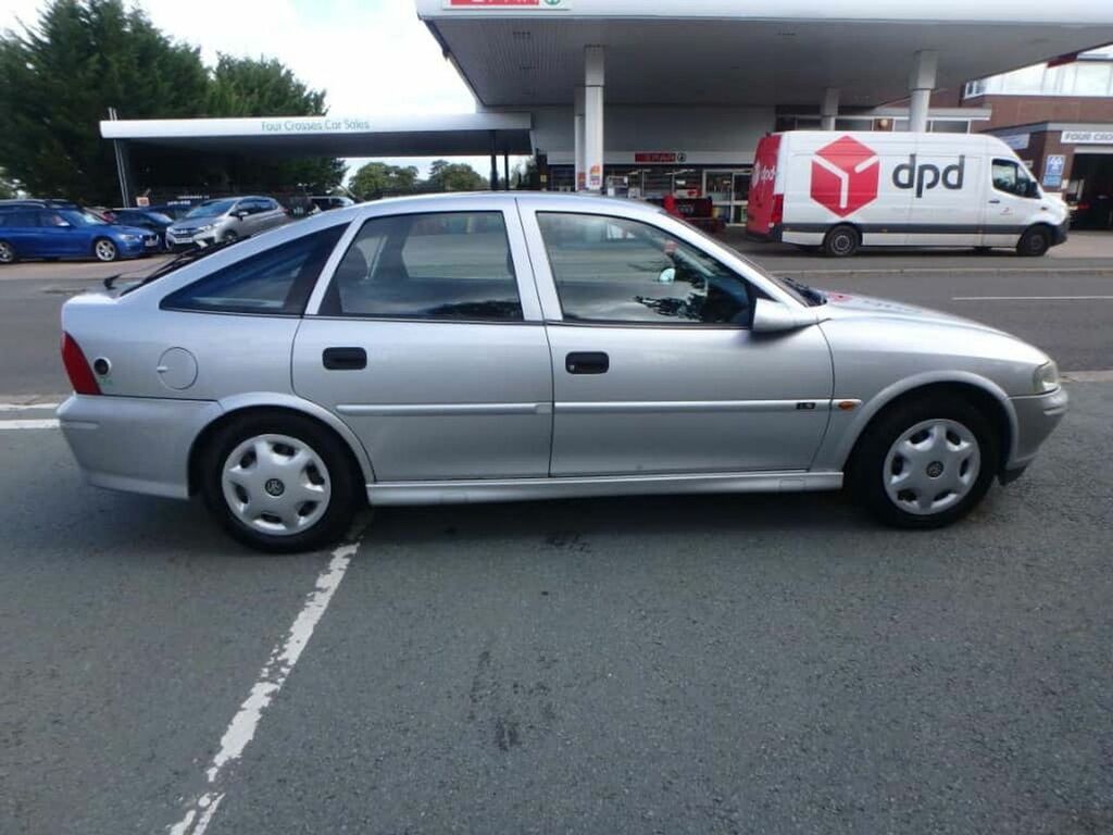 Vauxhall Vectra Tourer 16V 5-Door Silver #8
