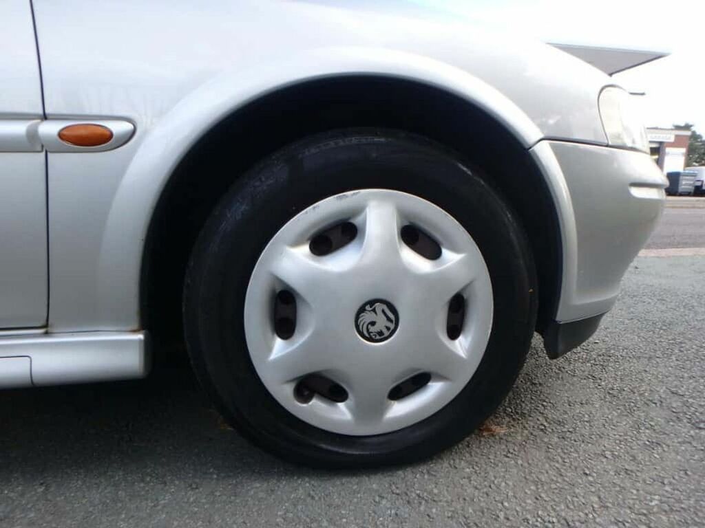 Vauxhall Vectra Tourer 16V 5-Door Silver #9