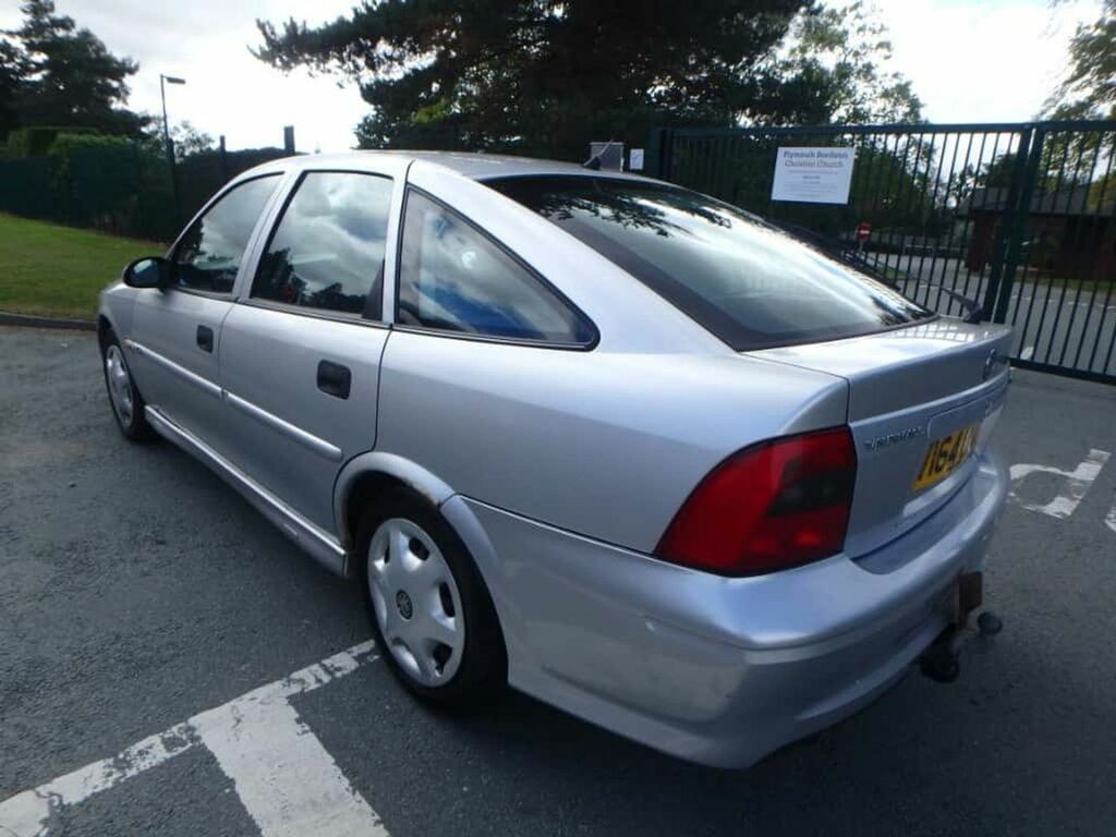 Vauxhall Vectra Tourer 16V 5-Door Silver #5