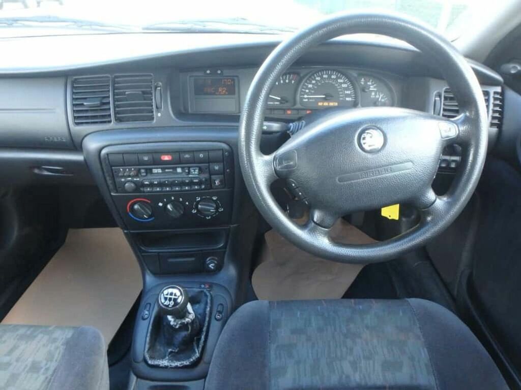 Vauxhall Vectra Tourer 16V 5-Door Silver #19