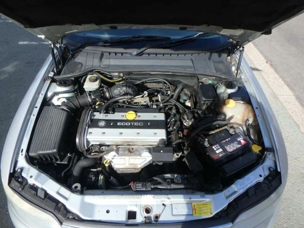 Vauxhall Vectra Tourer 16V 5-Door Silver #20