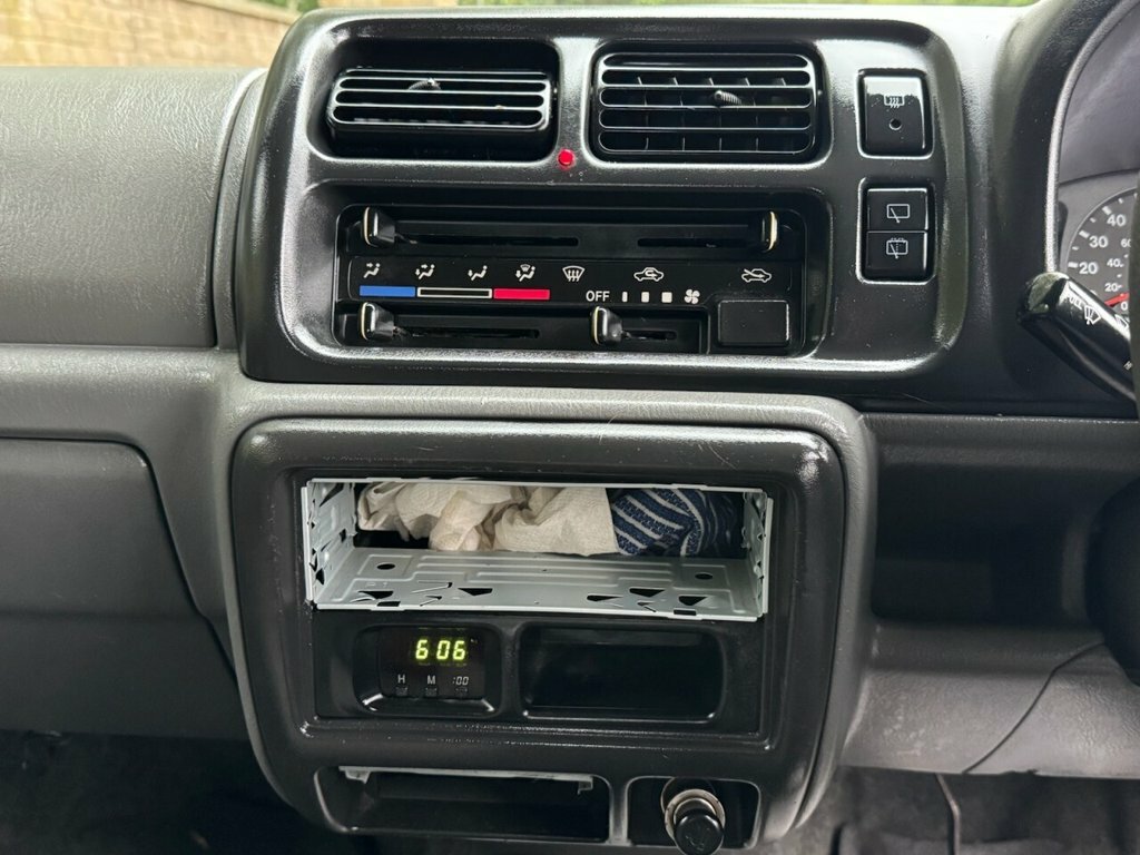 Suzuki Jimny 1.3 Jlx 79 Bhp Green #24