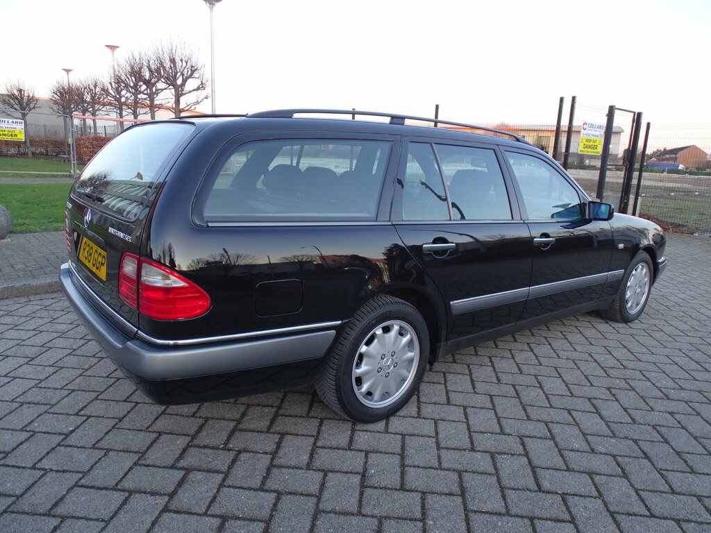Mercedes-Benz E Class W210 E300 Td Elegance R38GGP Black #5