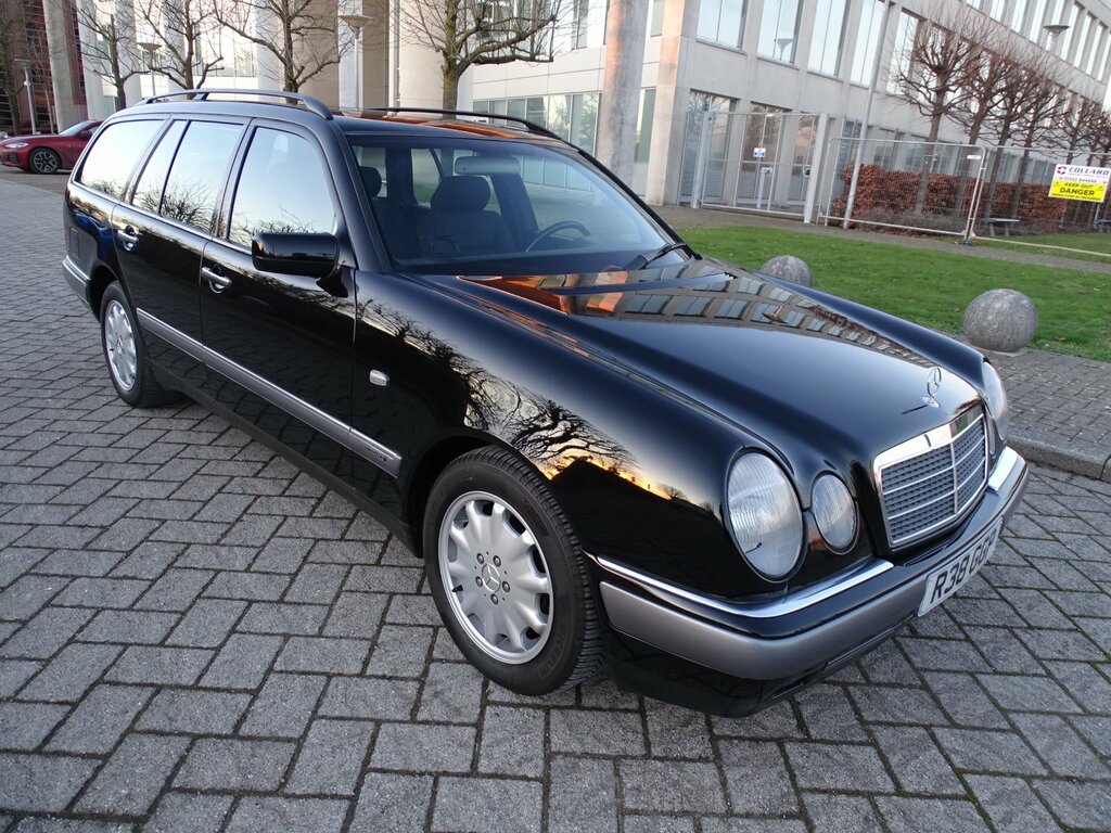 Mercedes-Benz E Class W210 E300 Td Elegance R38GGP Black #2
