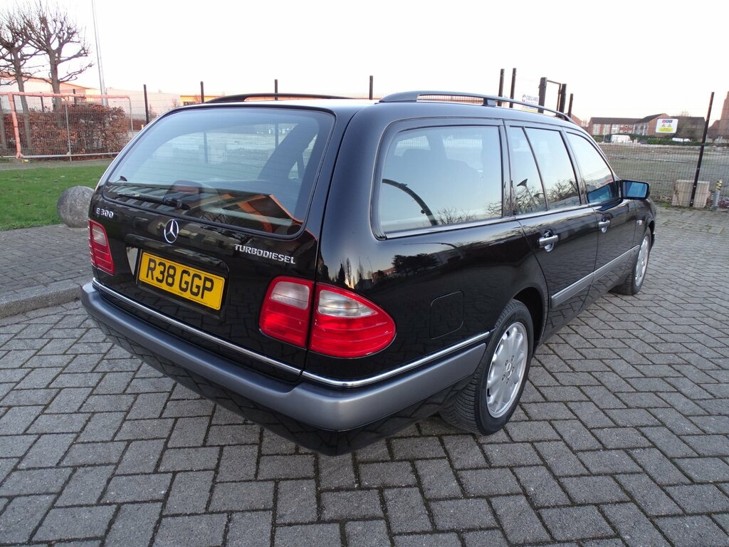Mercedes-Benz E Class W210 E300 Td Elegance R38GGP Black #6