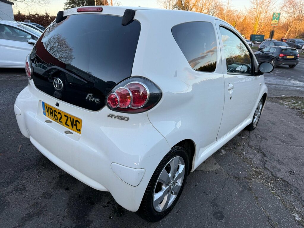 Toyota Aygo 1.0 Vvt-i Fire Euro 5 YR62ZVC White #2
