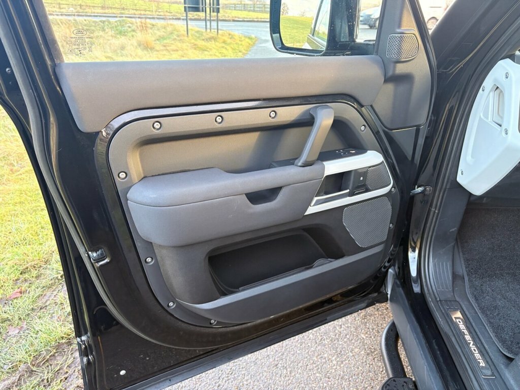 Land Rover Defender 3L Xs Edition WJ22EGC Black #6