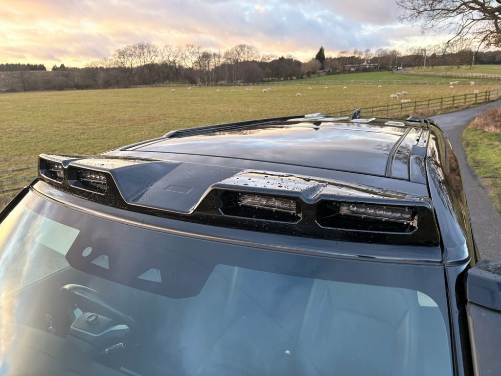 Land Rover Defender 3L Xs Edition WJ22EGC Black #2