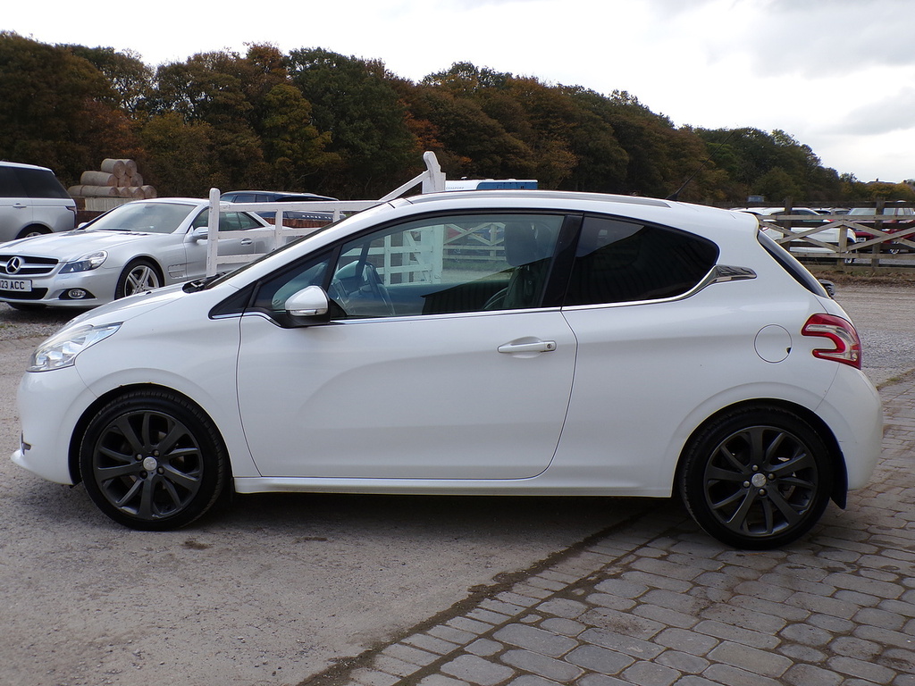 Peugeot e-208 E-hdi Active White #4
