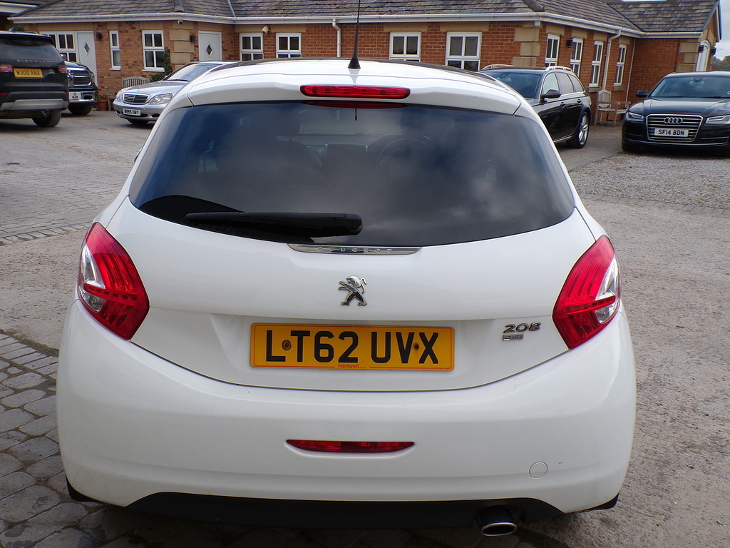 Peugeot e-208 E-hdi Active White #6