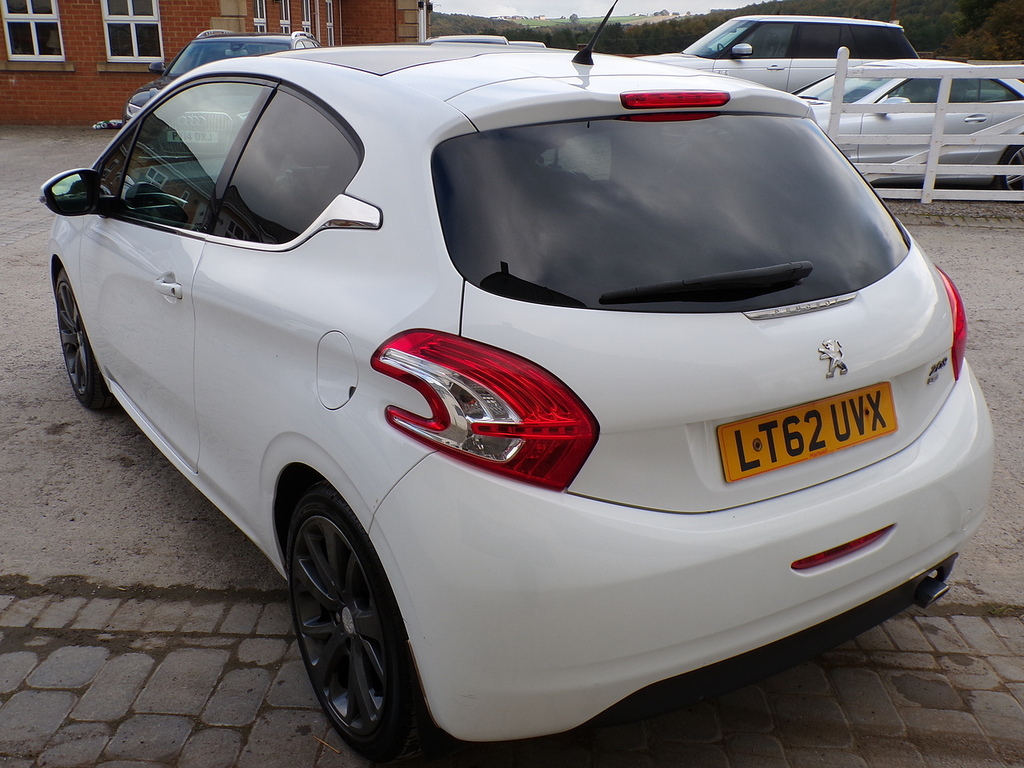 Peugeot e-208 E-hdi Active White #5