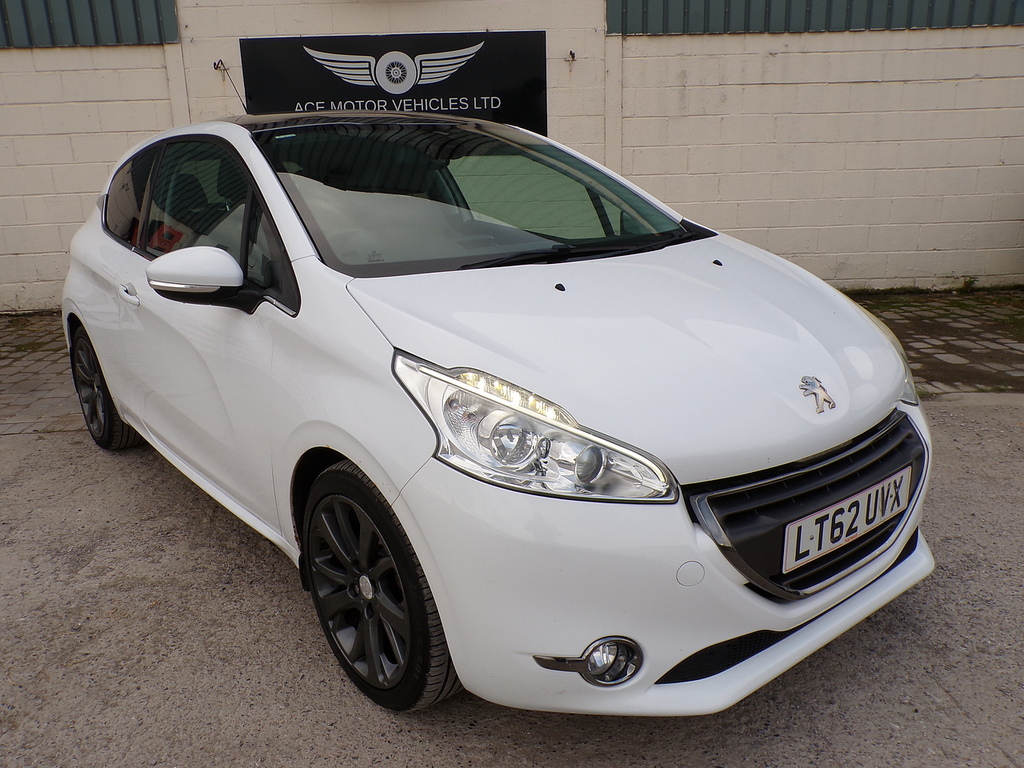 Peugeot e-208 E-hdi Active White #9