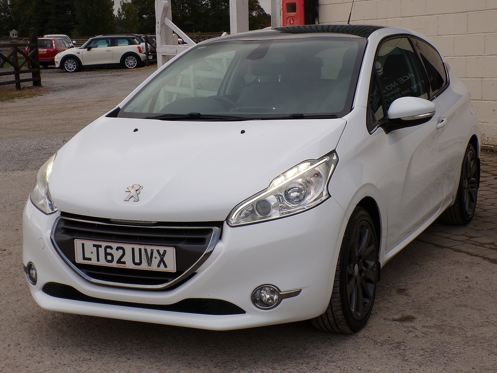 Peugeot e-208 E-hdi Active White #3