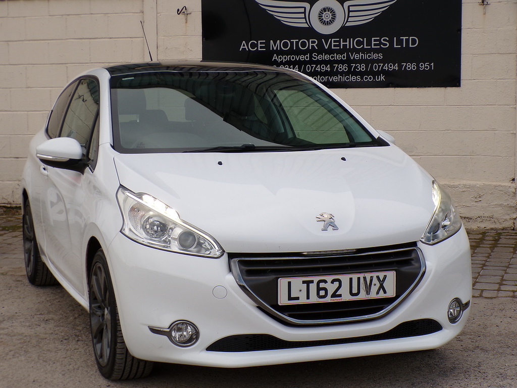 Peugeot e-208 E-hdi Active White #2