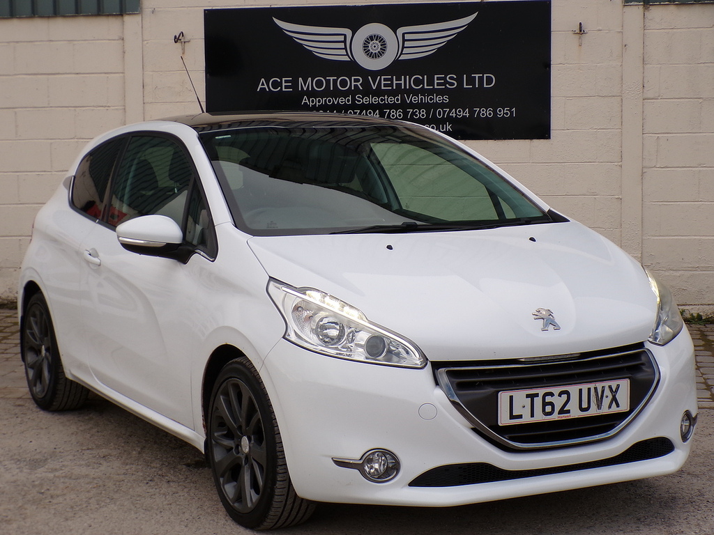 Peugeot e-208 E-hdi Active White #1