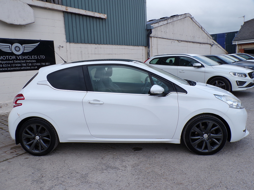 Peugeot e-208 E-hdi Active White #8