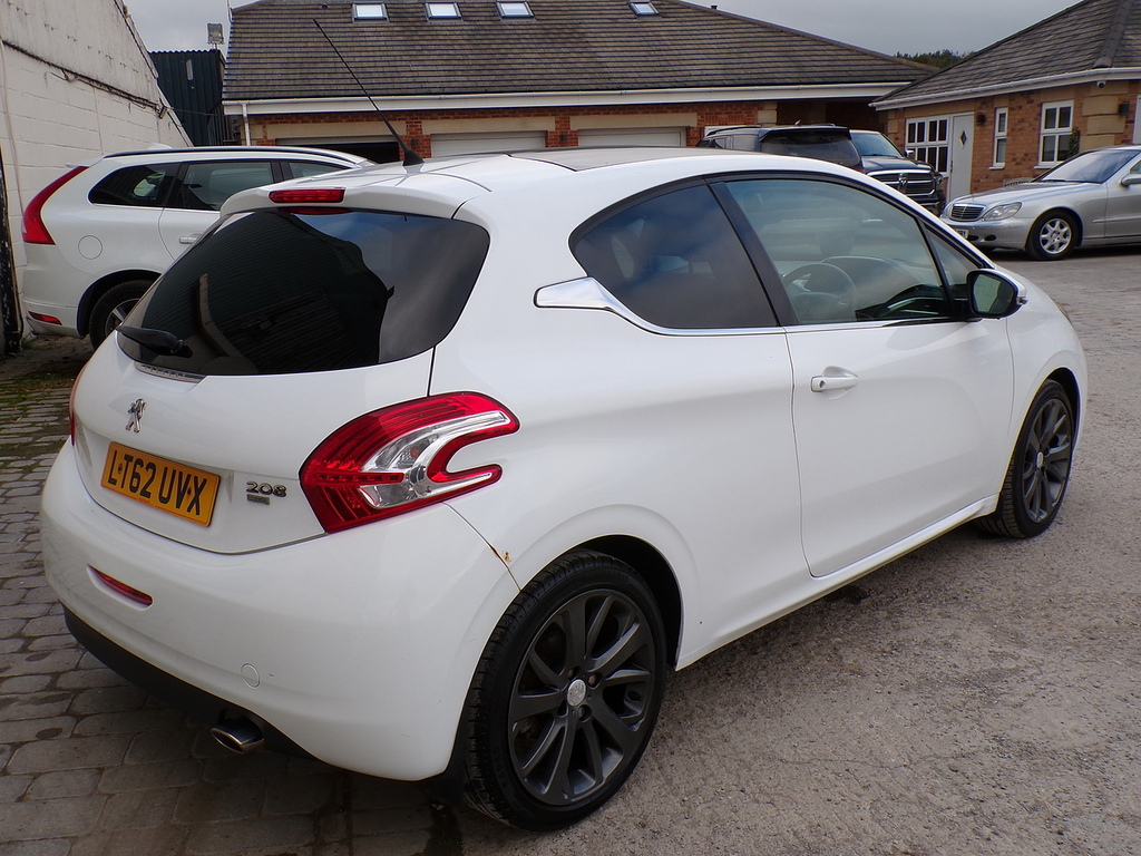Peugeot e-208 E-hdi Active White #7