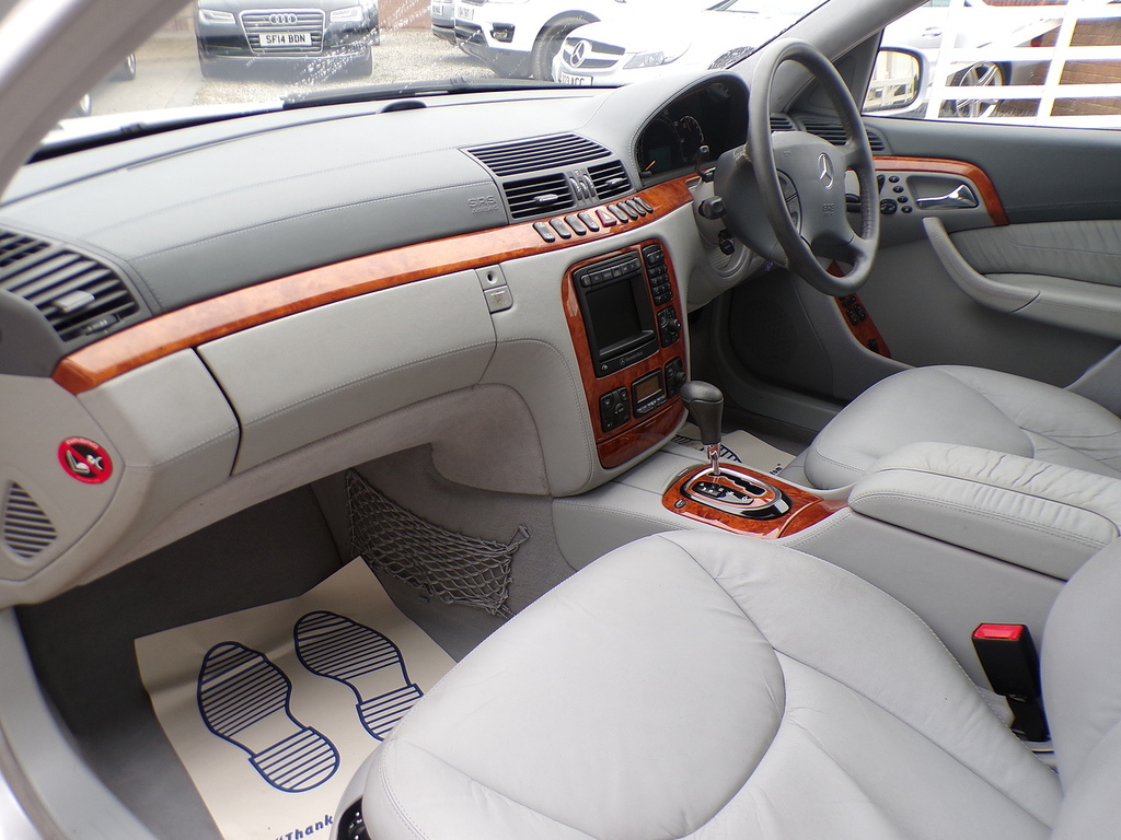 Mercedes-Benz S Class S320 4dr Auto Silver #16