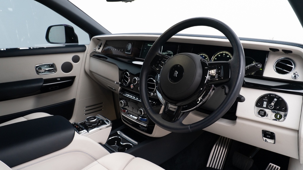 Rolls-Royce Phantom 6.7 V12 Red #17