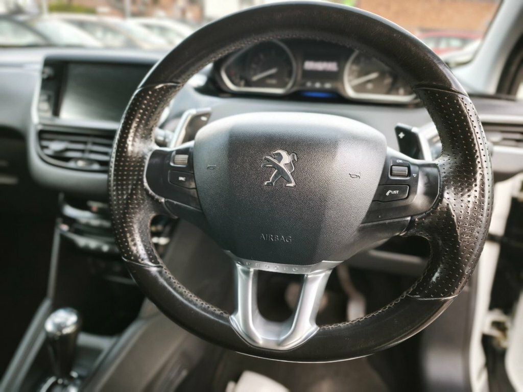Peugeot 208 1.4L Allure White #3