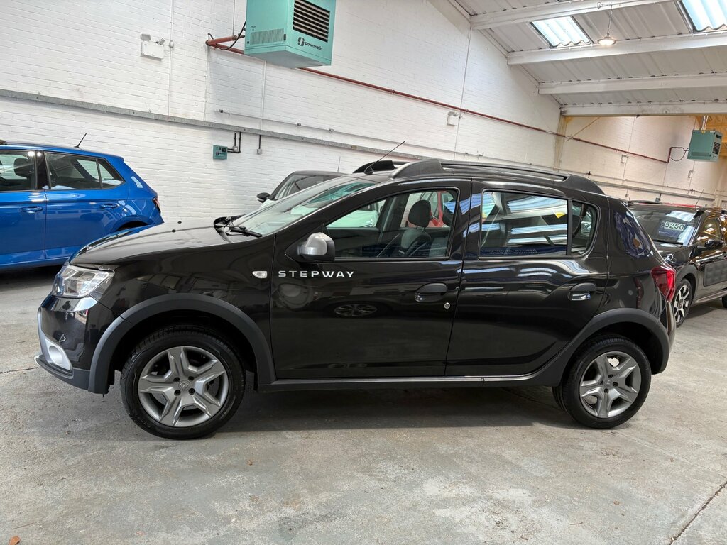 Dacia Sandero Stepway 0.9 Tce Essential Hatchback Euro Black