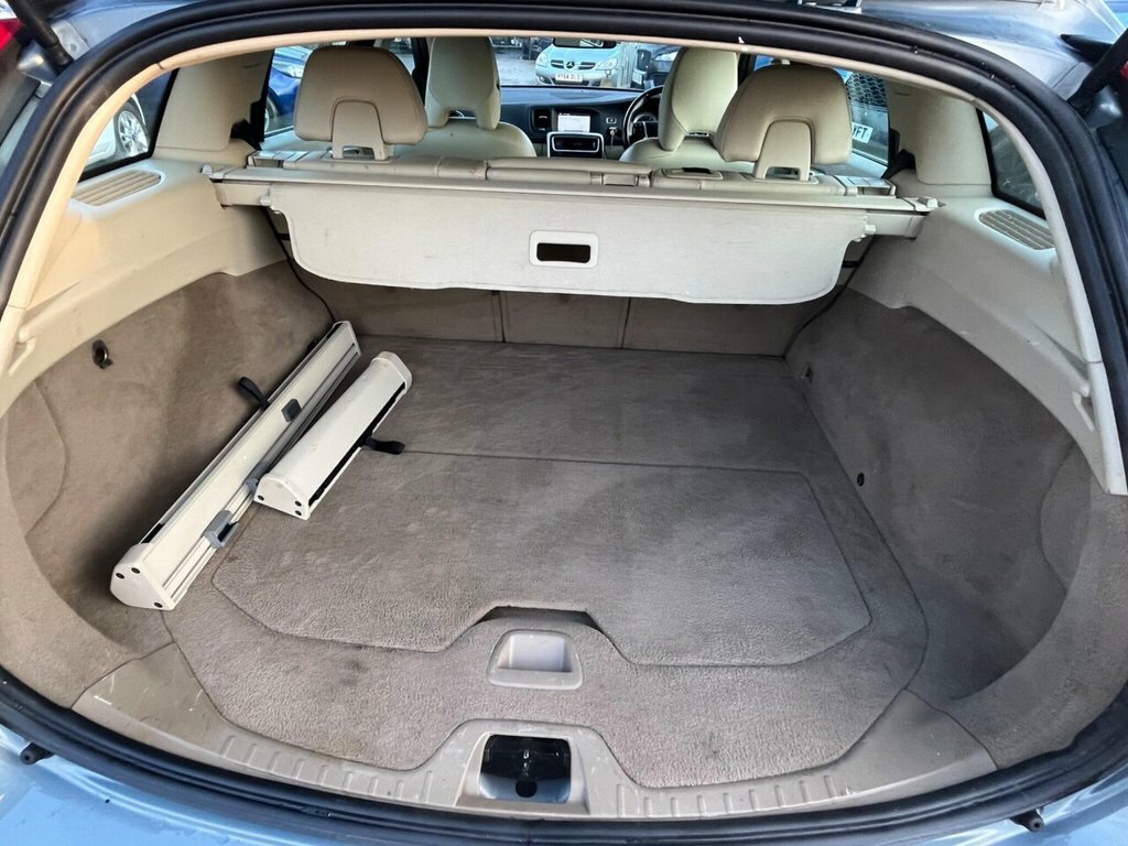 Volvo V60 D5 Se Lux Silver #34