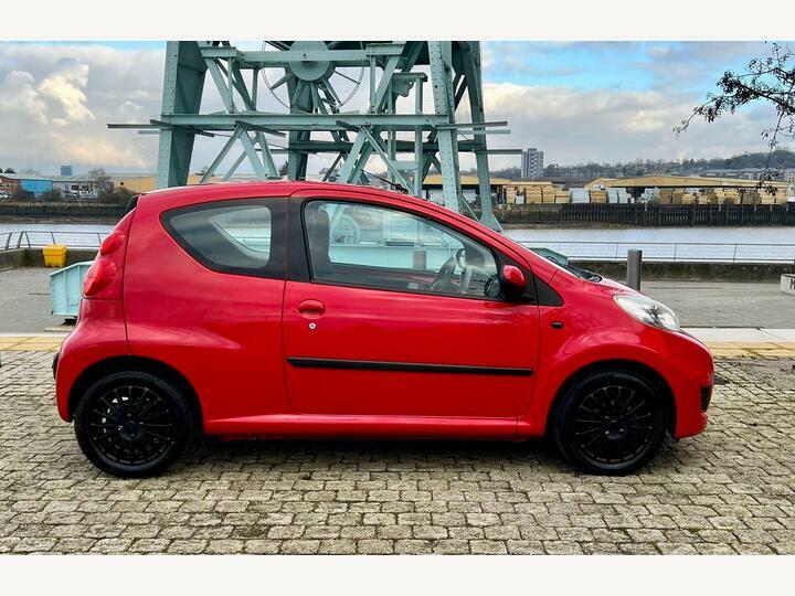 Peugeot 107 1.0 12V Urban 2 Tronic Euro 4 Red #4
