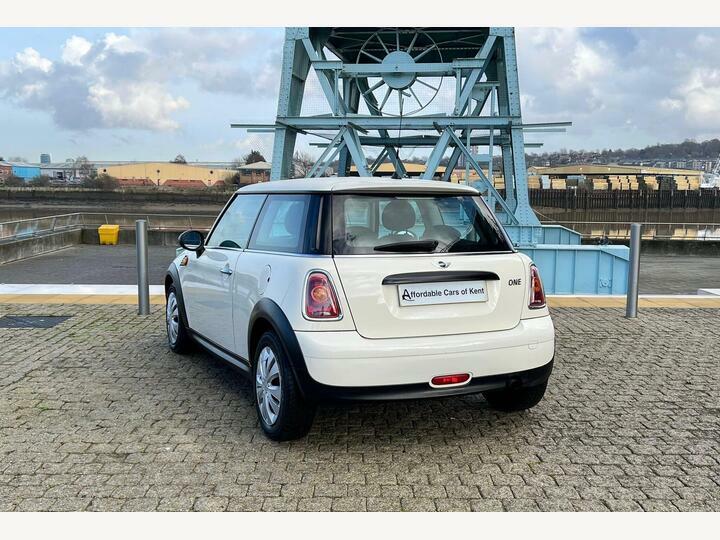 Mini Hatch 1.6 One Steptronic Euro 5 White #6