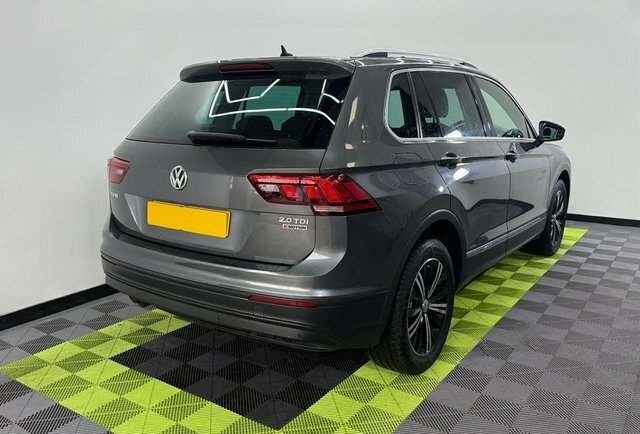 Volkswagen Tiguan 2.0 Tdi Se Navigation BF67XSW Grey #2