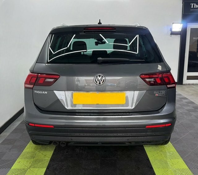 Volkswagen Tiguan 2.0 Tdi Se Navigation BF67XSW Grey #4