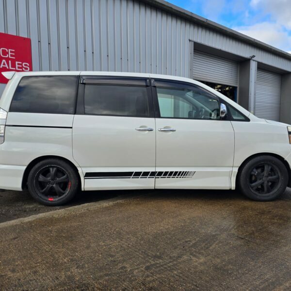 Toyota Voxy Automatic #5