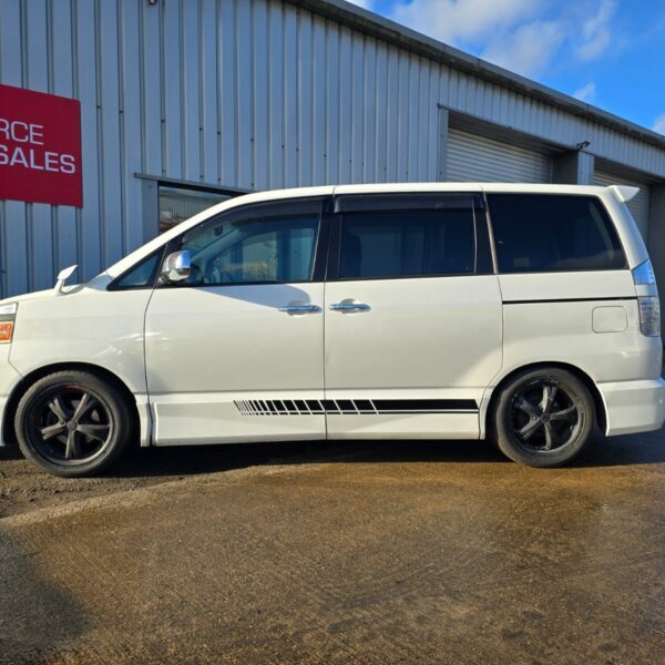 Toyota Voxy Automatic #6