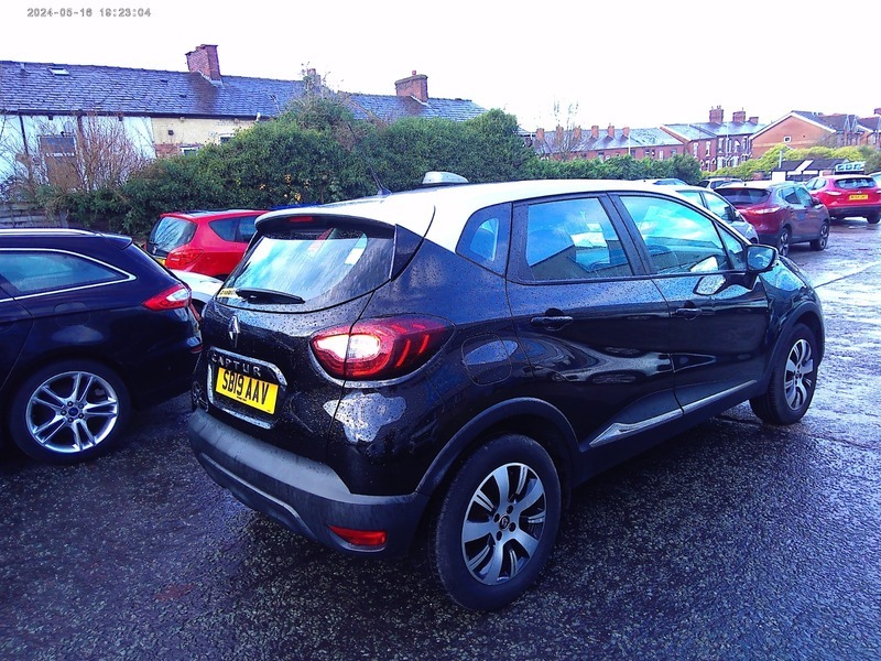 Renault Captur Play Tce SB19AAV Black #5