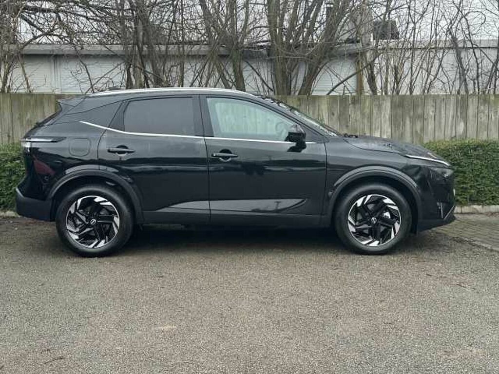 Nissan Qashqai 1.3 Dig-t Mh 158 N-connecta Xtronic Black #3
