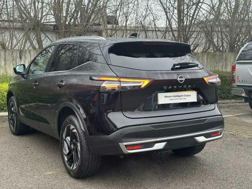 Nissan Qashqai 1.3 Dig-t Mh 158 N-connecta Xtronic Black #5