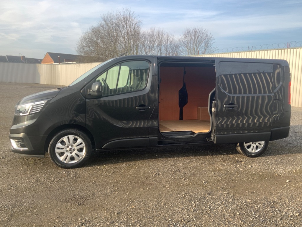 Renault Trafic Ll30 2.0Dci 170Bhp Sport Plus Long Whee MT73UAB Black #5