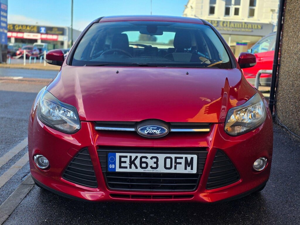 Ford Focus 1.6 Zetec Powershift Euro 5 EK63OFM Red #5