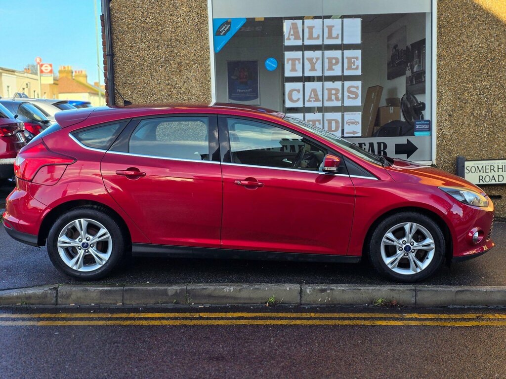 Ford Focus 1.6 Zetec Powershift Euro 5 EK63OFM Red #4