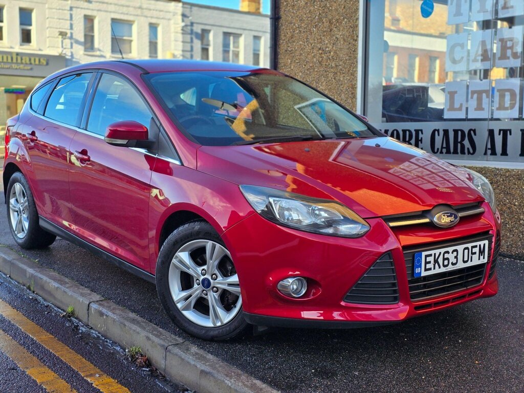Ford Focus 1.6 Zetec Powershift Euro 5 EK63OFM Red #2